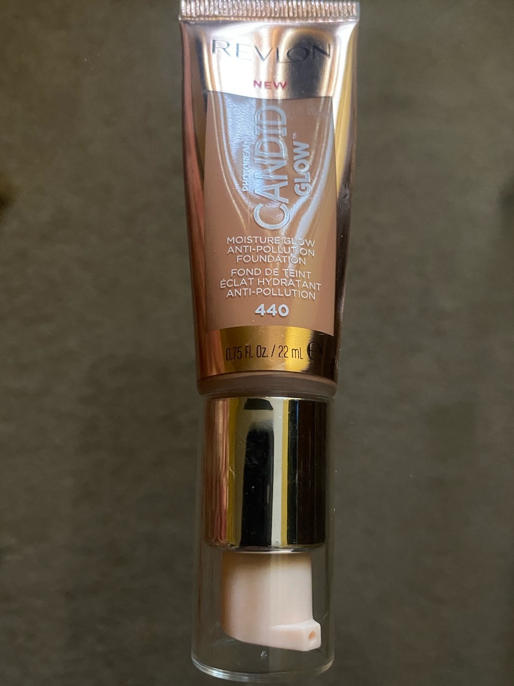 Revlon Candid Glow Moisture Foundation - Caramel 440
